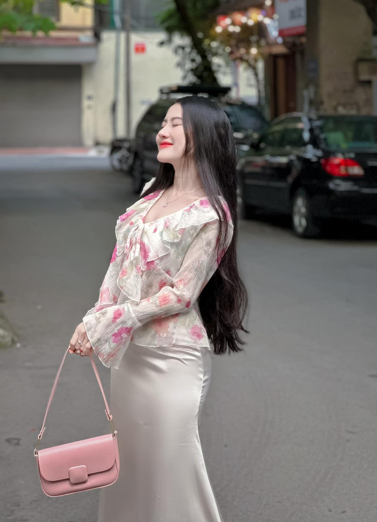 Rời bộ quân phục, Anh Phương sở hữu gu thời trang nữ tính, ấn tượng.