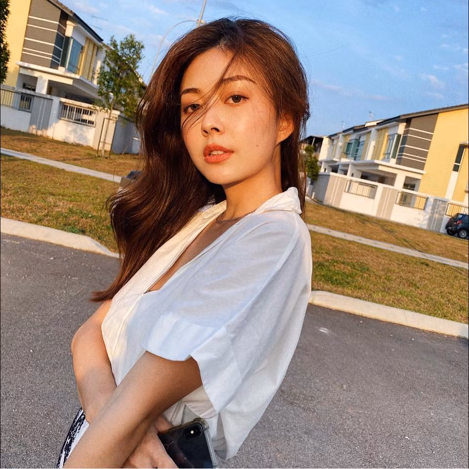 Kyona Teo là hot girl khá có tiếng tại Malaysia, sở hữu 57.000 người theo dõi trên Instagram.
