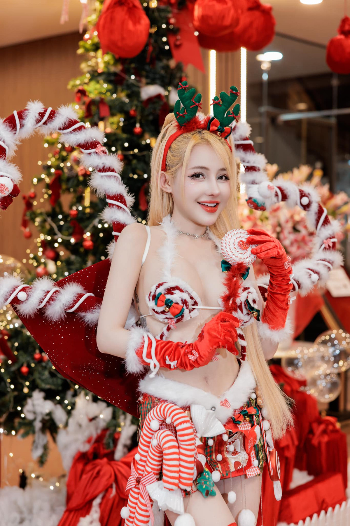 Trên trang cá nhân, Ngân 98 cũng khá thoải mái với việc công khai chỉnh sửa dung nhan. Mỗi lần thay đổi trên gương mặt, cô đều nhận về lời khen lời chê khác nhau.