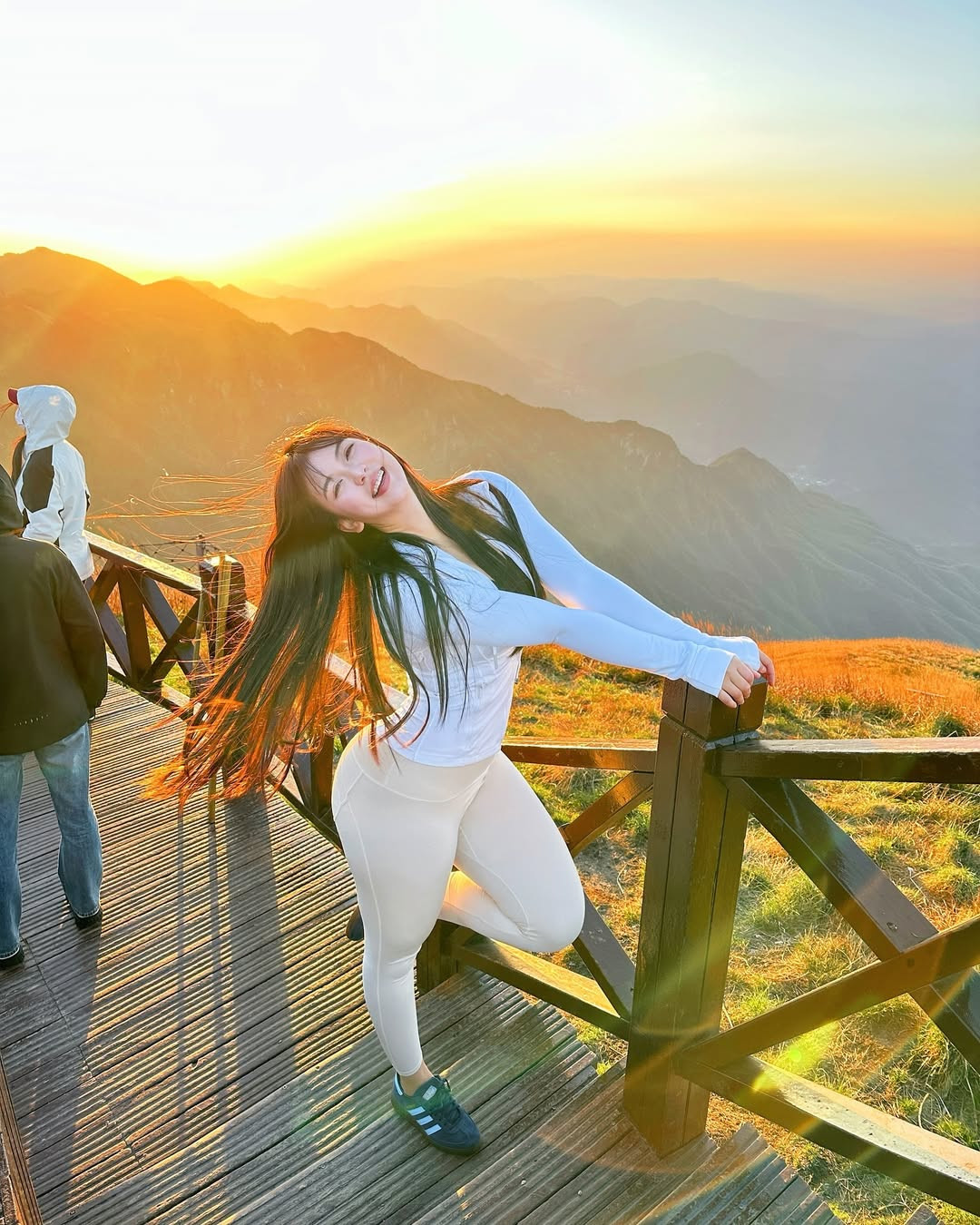 Cô nàng sở hữu chiều cao 1m79 với cân nặng là 80kg.