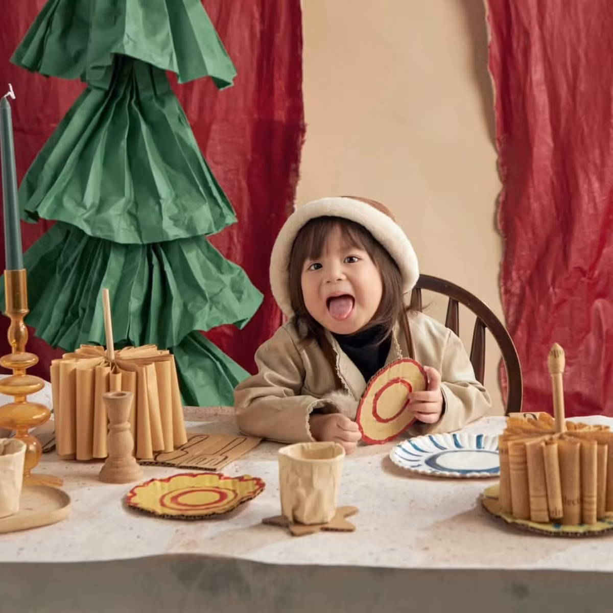 Sự dễ thương "tràn màn hình" này giúp bộ ảnh dù chỉ đăng chưa đến 24h nhưng đã hút hơn 100.000 lượt yêu thích cùng hàng nghìn bình luận.