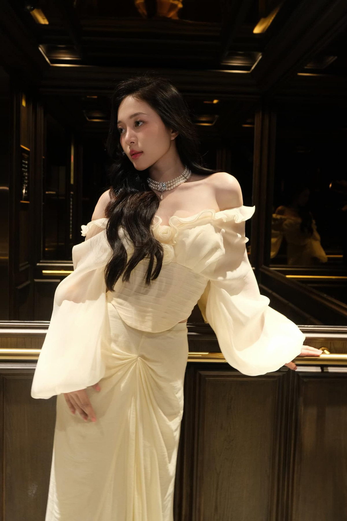 Dù chỉ sở hữu chiều cao 1,67m song người đẹp vẫn có thể cân được nhiều phong cách thời trang nhờ vóc dáng cân đối.