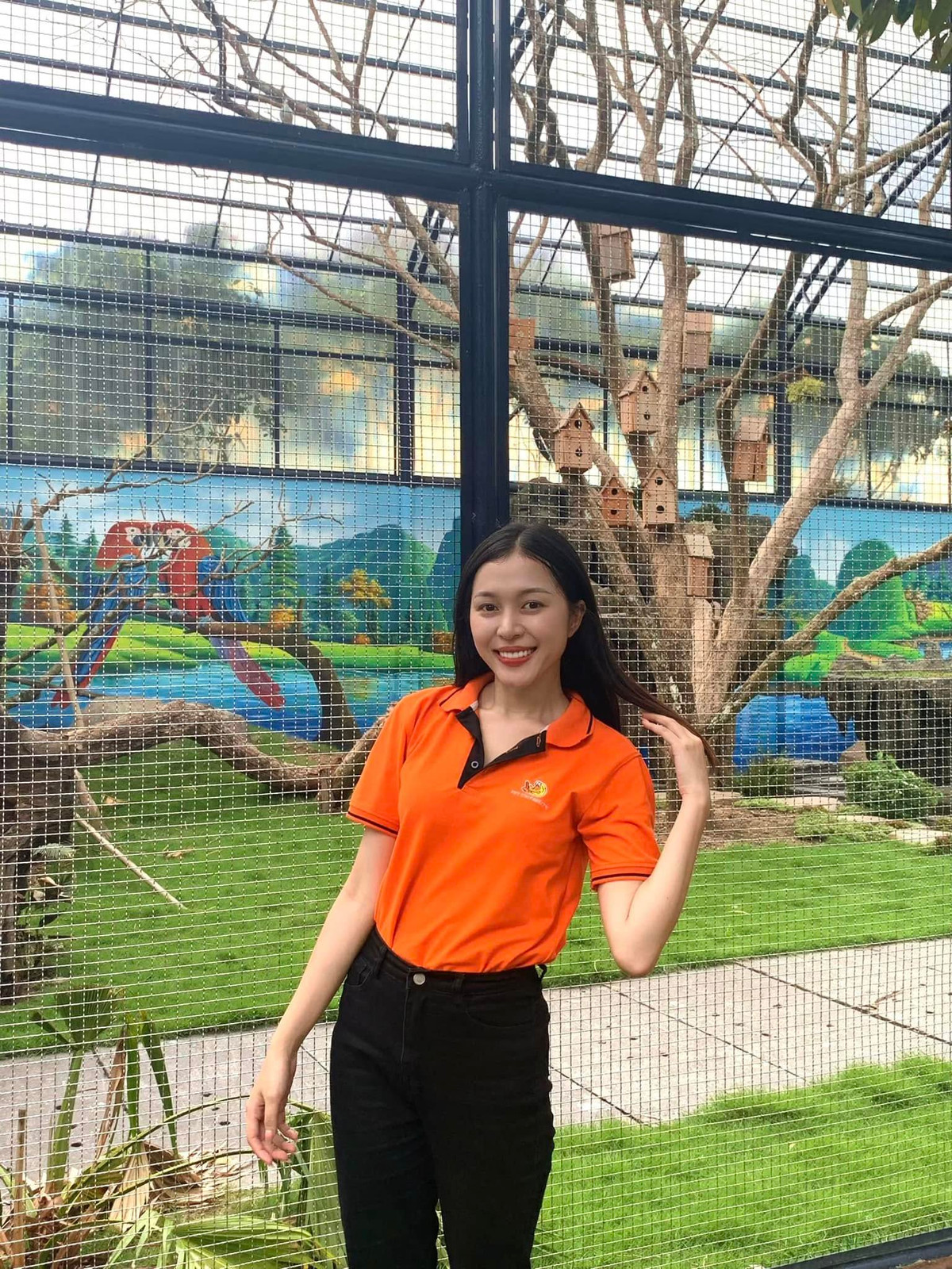 Tân Hoa hậu sinh năm 2003, quê Cần Thơ, cao 1,67 m với số đo 88-63-90 cm. Nguyễn Ngọc Kiều Duy đến ghi dấu ấn trong nhiều đấu trường nhan sắc và tài năng, bao gồm danh hiệu Hoa khôi Người đẹp Tây Đô, Hoa khôi FPT Cần Thơ.