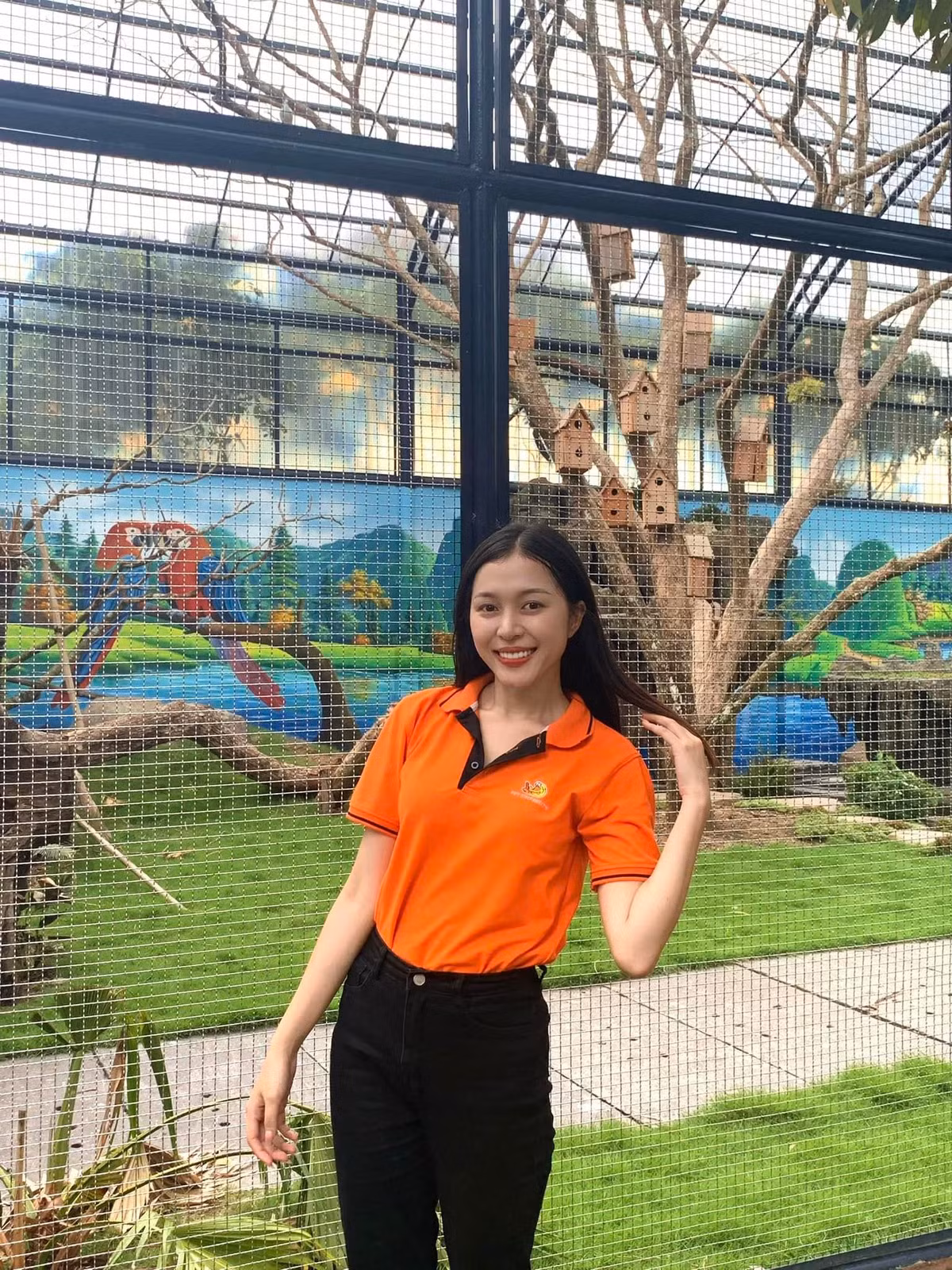 Tân Hoa hậu sinh năm 2003, quê Cần Thơ, cao 1,67 m với số đo 88-63-90 cm. Nguyễn Ngọc Kiều Duy đến ghi dấu ấn trong nhiều đấu trường nhan sắc và tài năng, bao gồm danh hiệu Hoa khôi Người đẹp Tây Đô, Hoa khôi FPT Cần Thơ.