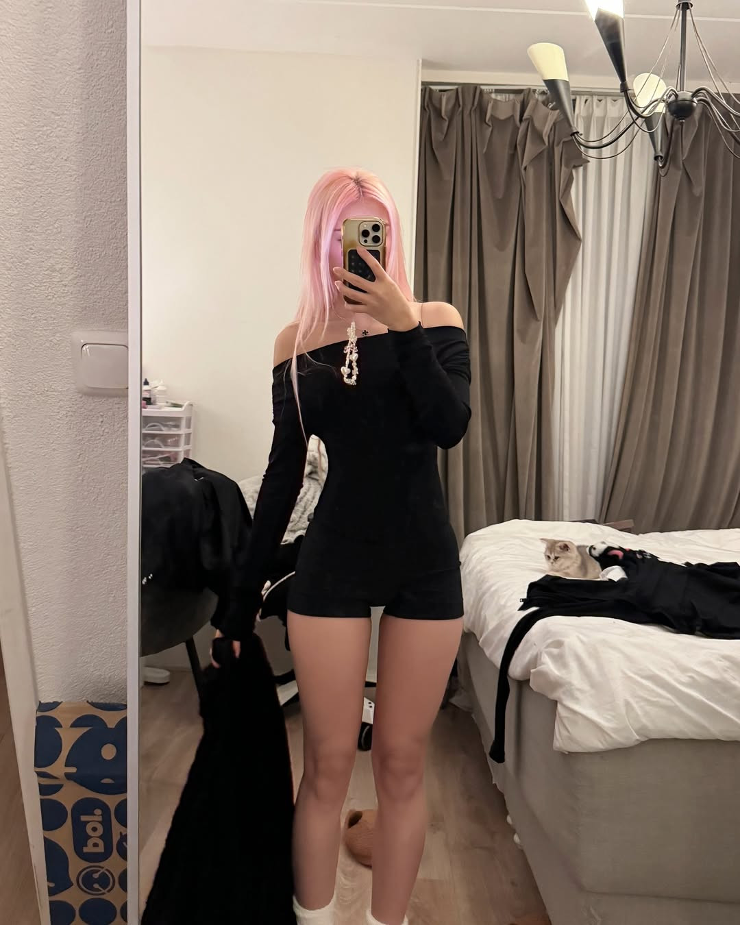 Cô nàng theo đuổi phong cách gợi cảm, quyến rũ.