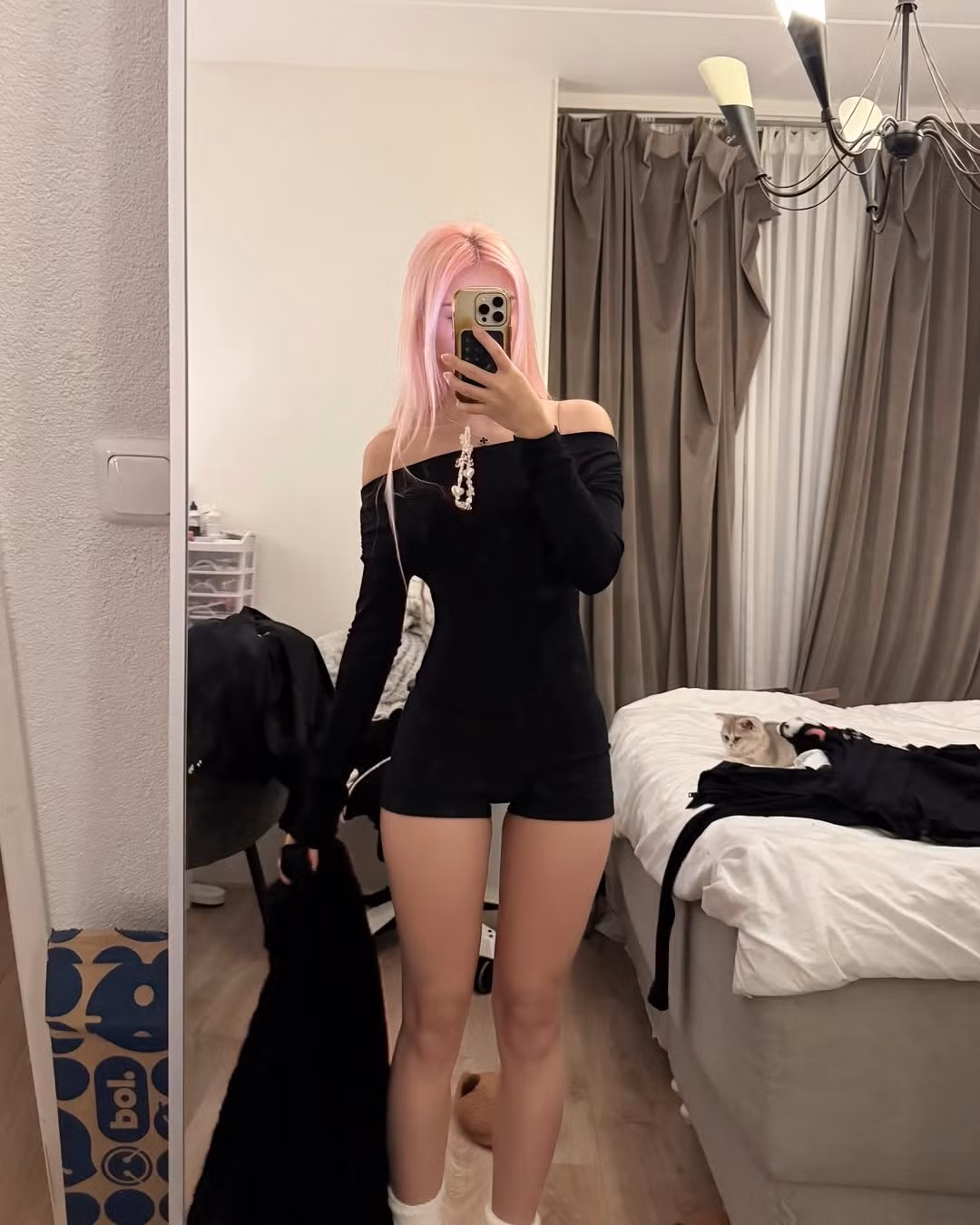 Cô nàng theo đuổi phong cách gợi cảm, quyến rũ.