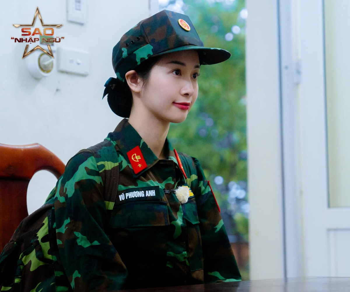 Chia sẻ về lý do không hề sợ hãi rắn như nhiều cô gái khác, Jun Vũ bày tỏ: "Cũng nhờ trường cấp 3 hồi xưa có nuôi 1 con rắn nhỏ làm thú cưng và chúng tôi hay lấy bé na ra nựng nên mới vượt qua kiếp nạn này".