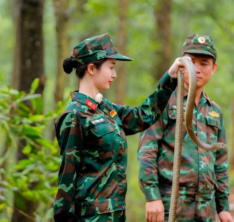 Cô nàng góp mặt trong 8 gương mặt nữ tham gia vào Sao nhập ngũ 2024. Ở phần đầu chương trình, để rèn luyện lòng gan dạ, mỗi người sẽ phải cầm rắn hô vang tên mình. Jun Vũ khiến nhiều người bất ngờ khi cô nàng không hề tỏ ra sợ hãi hay lo lắng với loài bò sát này.