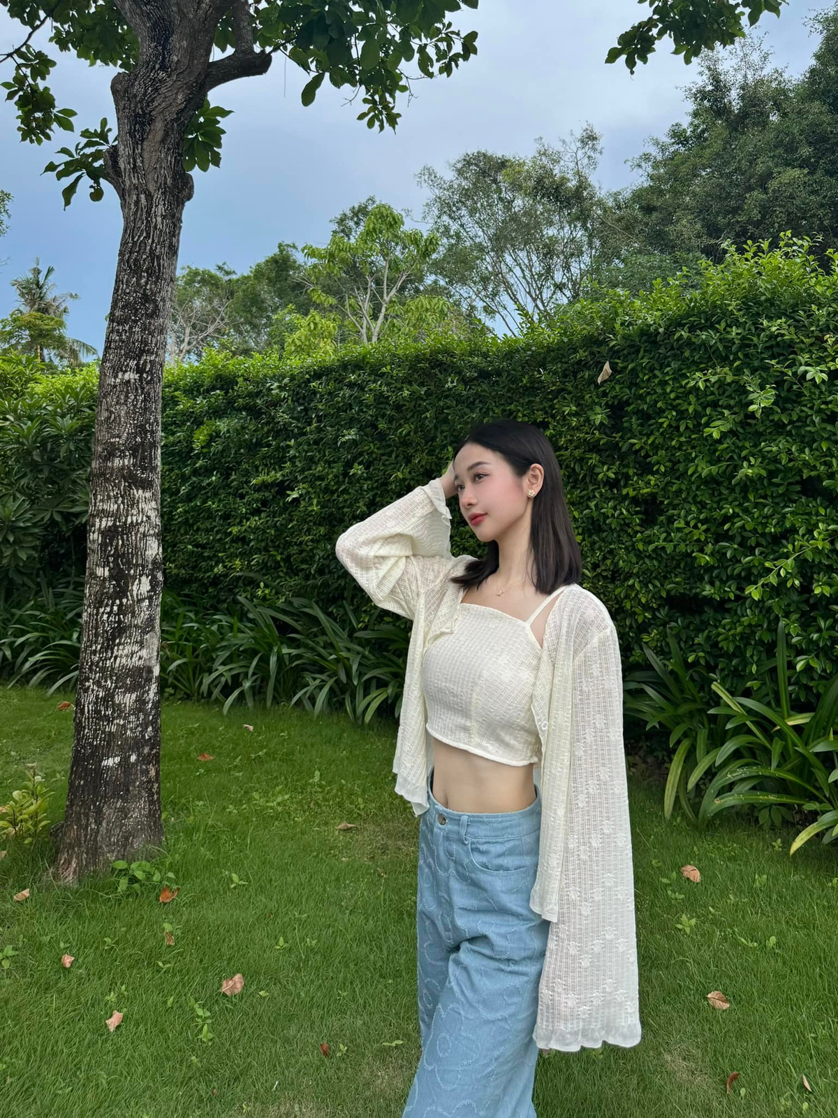 Thời sinh viên, Jun Vũ theo học ngành Quản trị kinh doanh tại Đại học Assumption, Thái Lan.