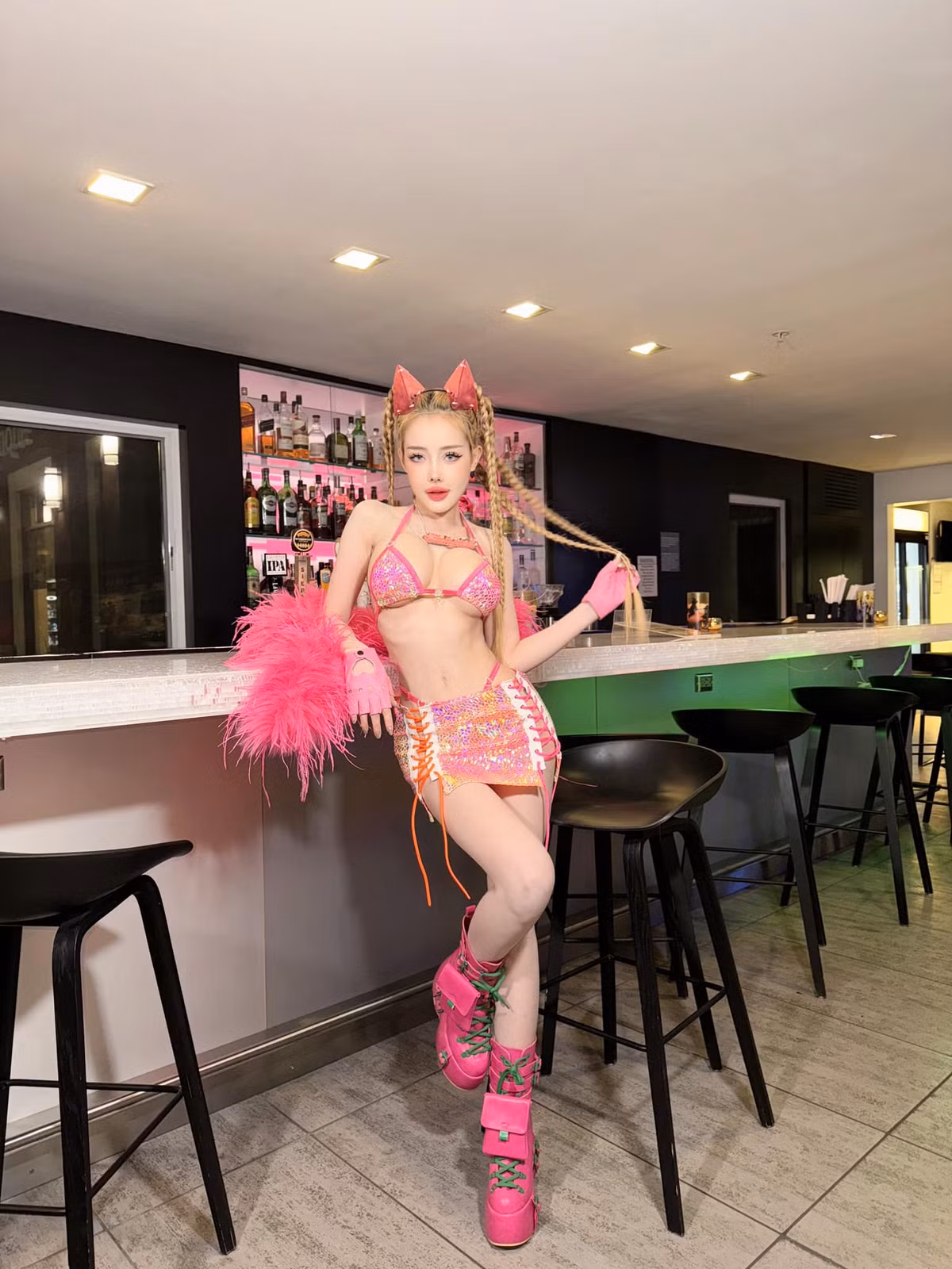 Ngân 98 hiện đang có mối tình kéo dài 7 năm bên cạnh Lương Bằng Quang. (Ảnh: FBNV)