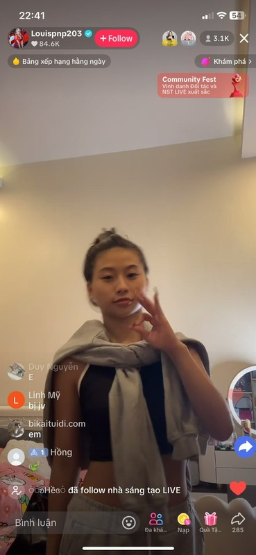 Nếu như trước đây, các bài đăng mới của Louis Phạm đều phải khóa đi phần bình luận, thì những hình ảnh mới cô nàng đã bắt đầu mở bình luận để người theo dõi tương tác. Có thể thấy Louis Phạm đang nỗ lực trong việc trở lại với công chúng.