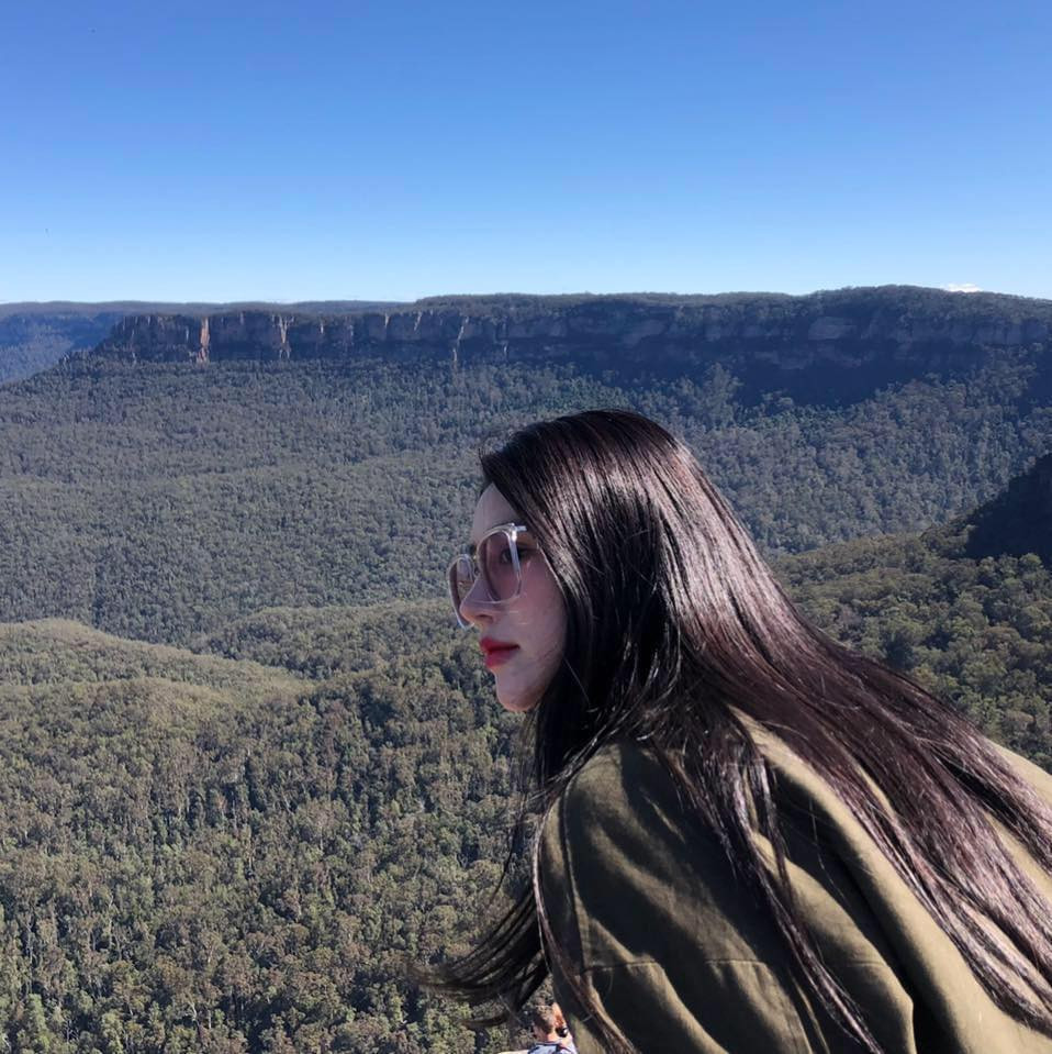 "Nàng phù thủy" dù đã trải qua sinh nở nhưng vẫn giữ được vóc dáng mảnh mai vạn người mê.