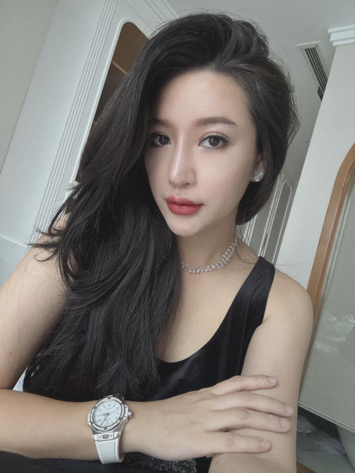 Gần đây, cái tên Vân Navy gần như biến mất trên mạng xã hội, thay vào đó, cô nàng lấy tên thật của mình là Lê Phương Khánh Mỹ.