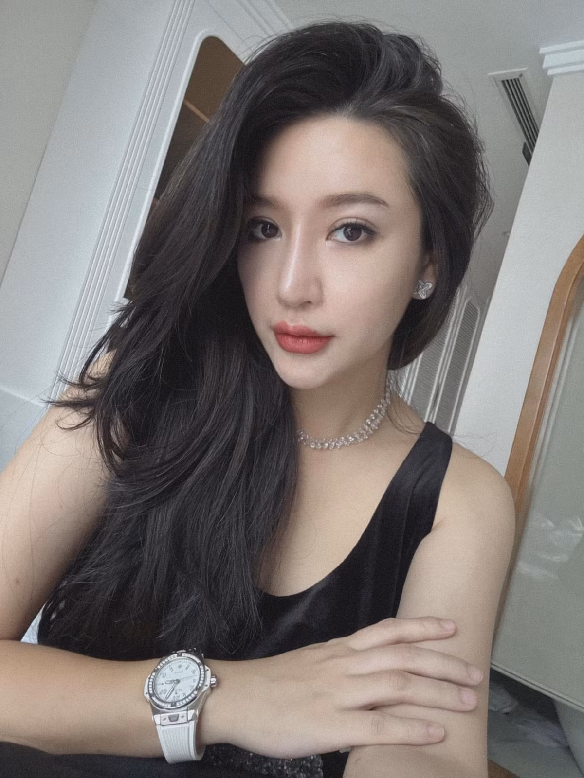 Gần đây, cái tên Vân Navy gần như biến mất trên mạng xã hội, thay vào đó, cô nàng lấy tên thật của mình là Lê Phương Khánh Mỹ.