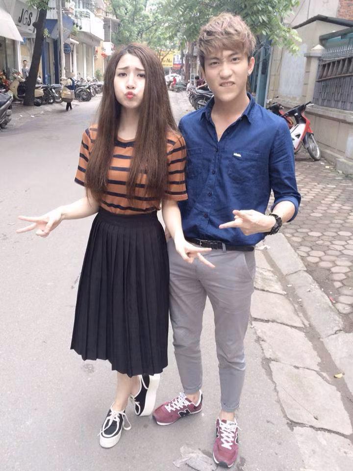 Tuy nhiên, giữa đỉnh cao sự nghiệp, Vân Navy bất ngờ chuyển hướng sự nghiệp sang kinh doanh. Thời điểm cách đây 5 năm, cô đã sở hữu hệ thống shop hàng hiệu tại TP.HCM và có một cuộc sống khá sang chảnh, sung túc.