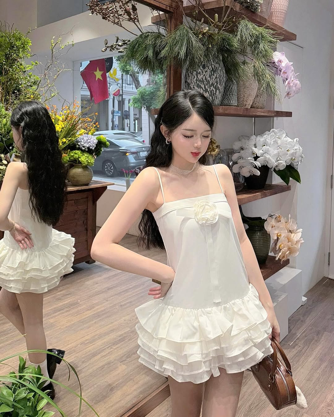 Cô bạn sở hữu vẻ ngoài tựa búp bê với đôi mắt to tròn, gương mặt bé xíu cùng làn da trắng mịn không tì vết.