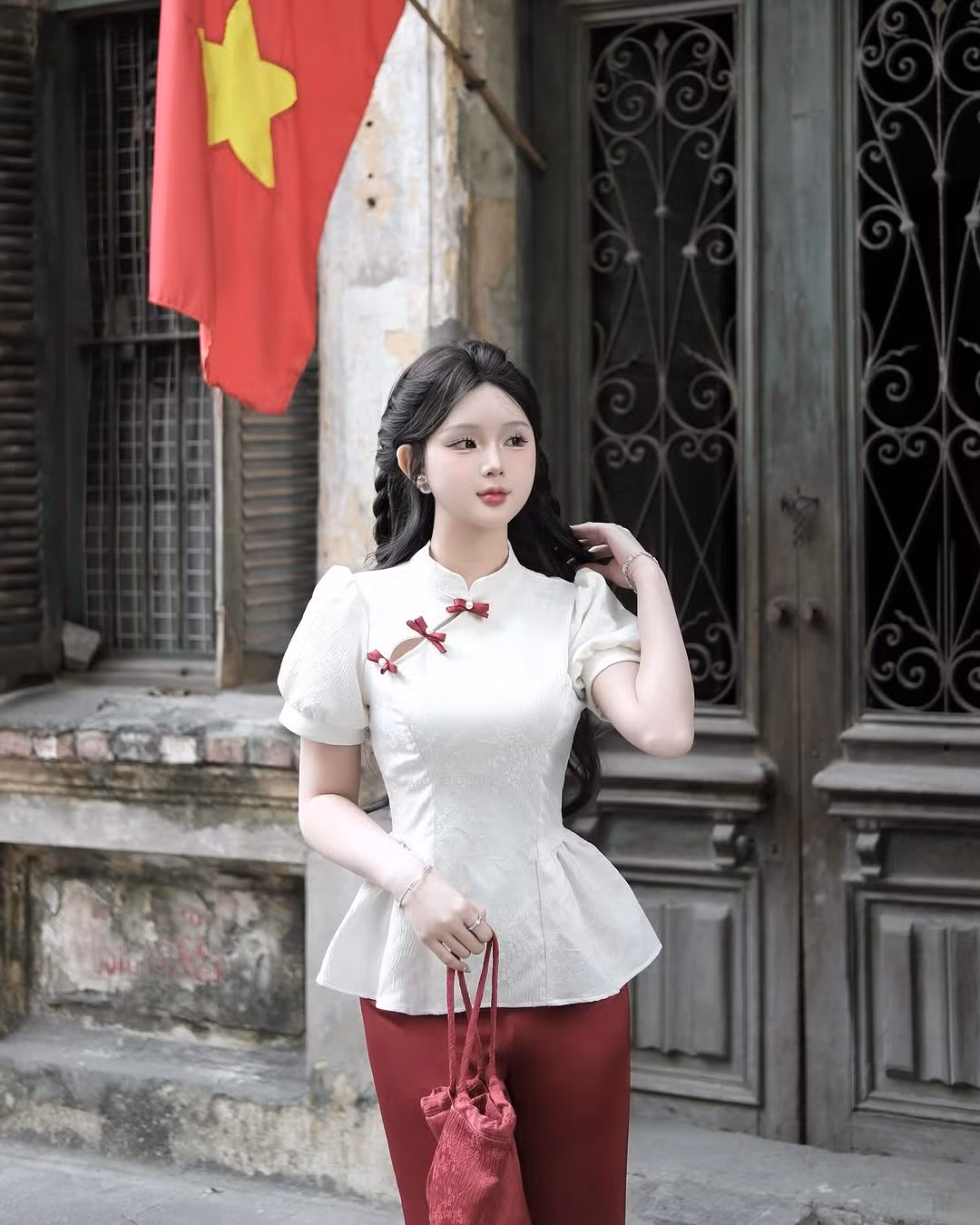 "Mặc xinh hơn cả mẫu của shop", "xinh quá xin địa chỉ mua set đồ nàng ơi" là những gì là người theo dõi nàng Tiktoker Hạnh Nguyễn thường bình luận dưới các video, hình ảnh của cô nàng.