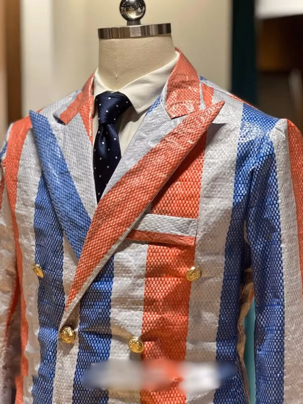 Thời gian gần đây, trào lưu phông bạt được nhắc đến nhiều, không chỉ ở Trung Quốc mà còn tại Việt Nam. Cụm từ này được sử dụng để chỉ hành vi khoe khoang, phô trương hoặc cố tình tạo ấn tượng về một điều gì đó không thực sự thuộc về bản thân, nhằm mục đích "làm màu" trước mặt người khác.