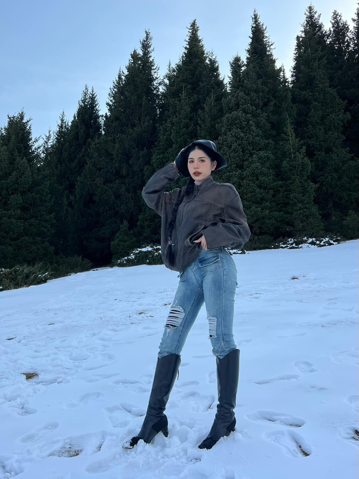 Cô nàng sở hữu thân hình chuẩn chỉnh với đôi chân dài miên man.