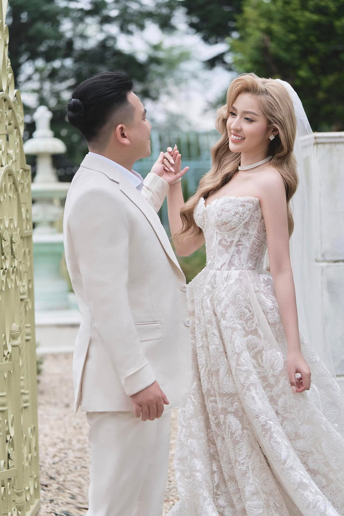 Được biết cả hai công khai chuyện tình cảm từ năm 2023.