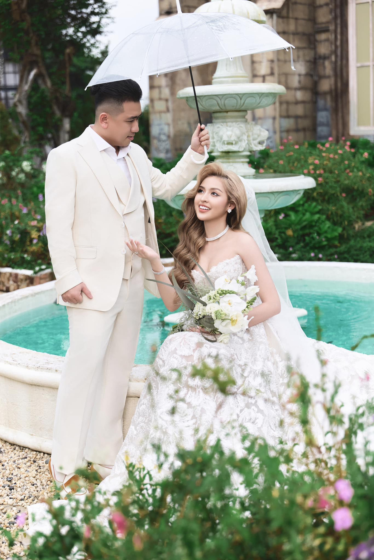 Đây không phải là lần đầu tiên Trần Thanh Tâm gây tranh cãi với phát ngôn của mình. Cô nàng từng hứng chịu "bão gạch đá" từ netizen với câu nói: "Thà học ngu mà làm ra tiền còn hơn thi 30 điểm không kiếm được đồng nào”.