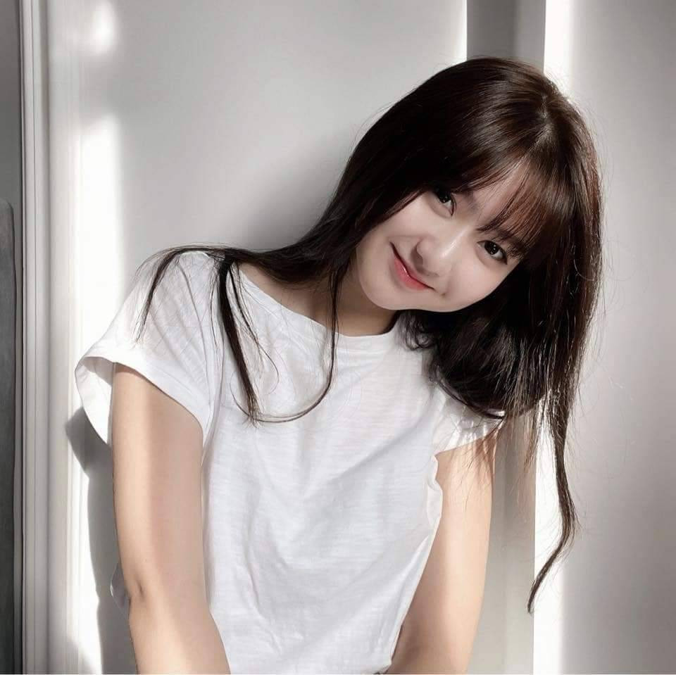 Hà My ghi điểm trong mắt netizen với visual nhẹ nhàng, thanh lịch đúng chất tiểu thư.