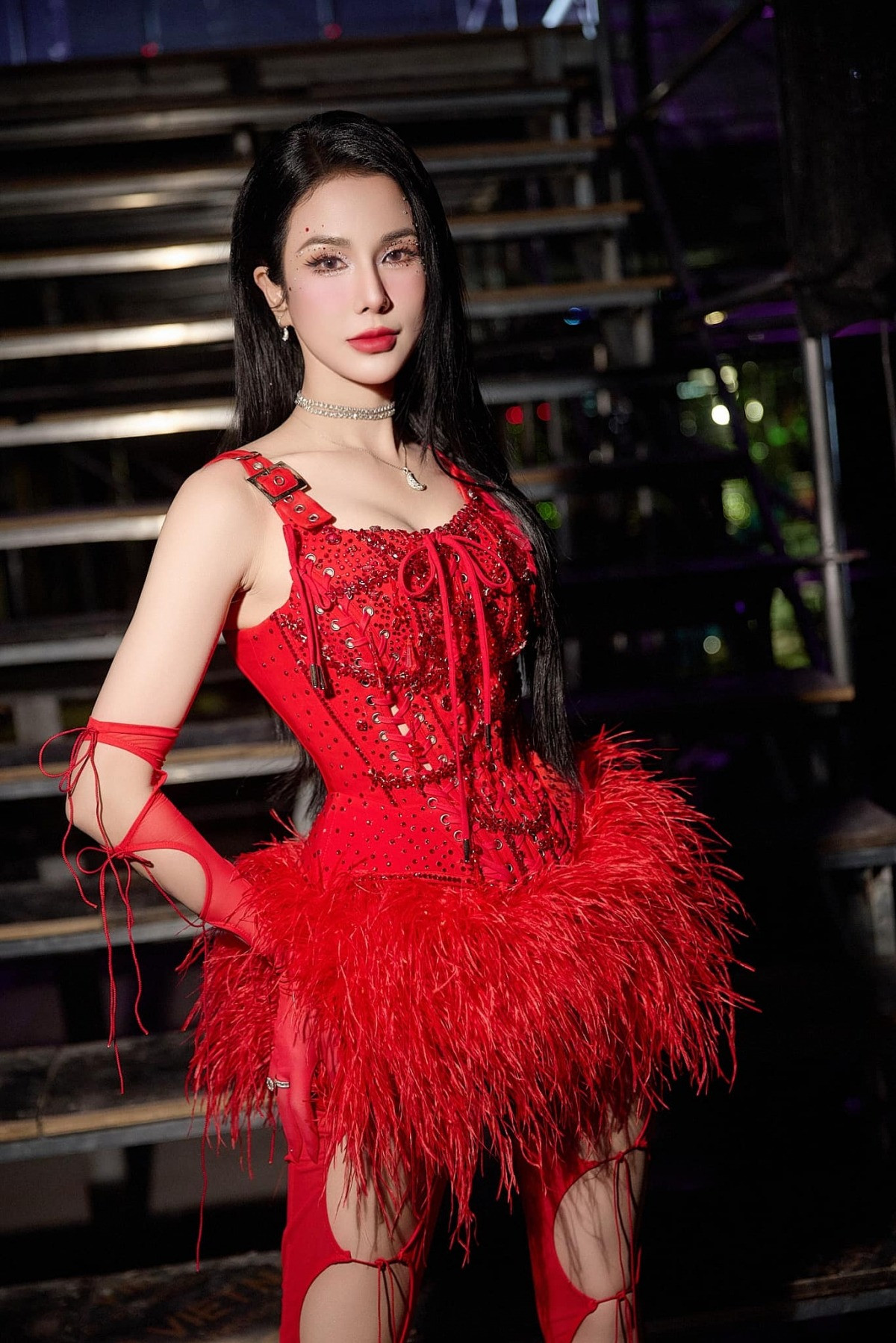 Người đẹp tự xây dựng sự nghiệp riêng trong lĩnh vực sáng tạo nội dung trên mạng xã hội, livestream bán hàng và trở lại showbiz thông qua chương trình "Chị đẹp đạp gió rẽ sóng 2023".