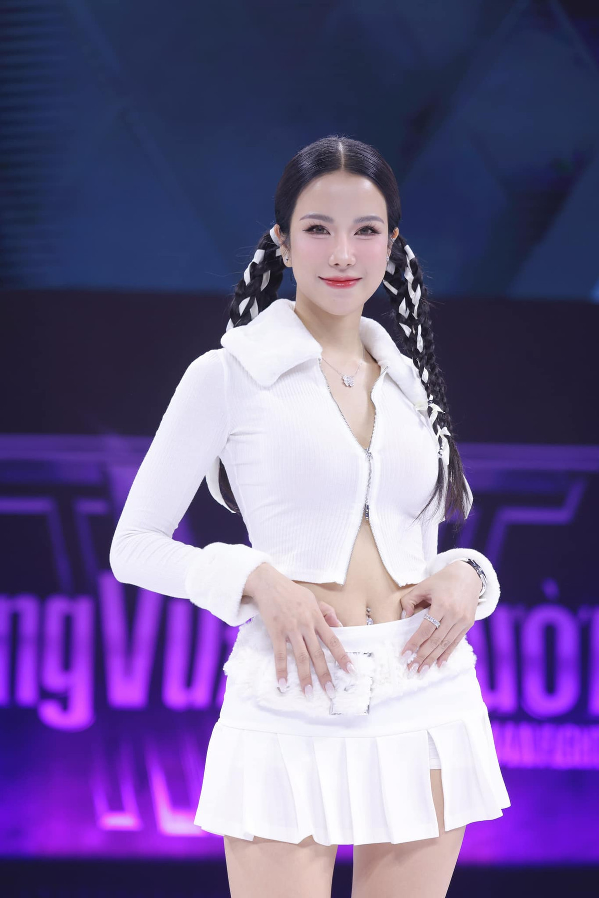 Cô cho biết dù bận rộn nhưng vẫn dành thời gian tập nhảy để giải tỏa áp lực, giữ thần thái tự tin, rạng rỡ.