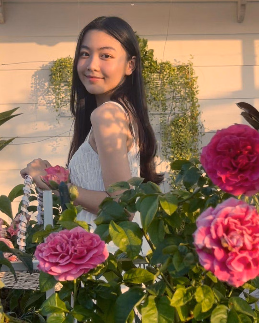 Ở tuổi 18, Lọ Lem được nhiều người yêu mến vì vẻ ngoài xinh đẹp, tính tình thân thiện, ngoan ngoãn.