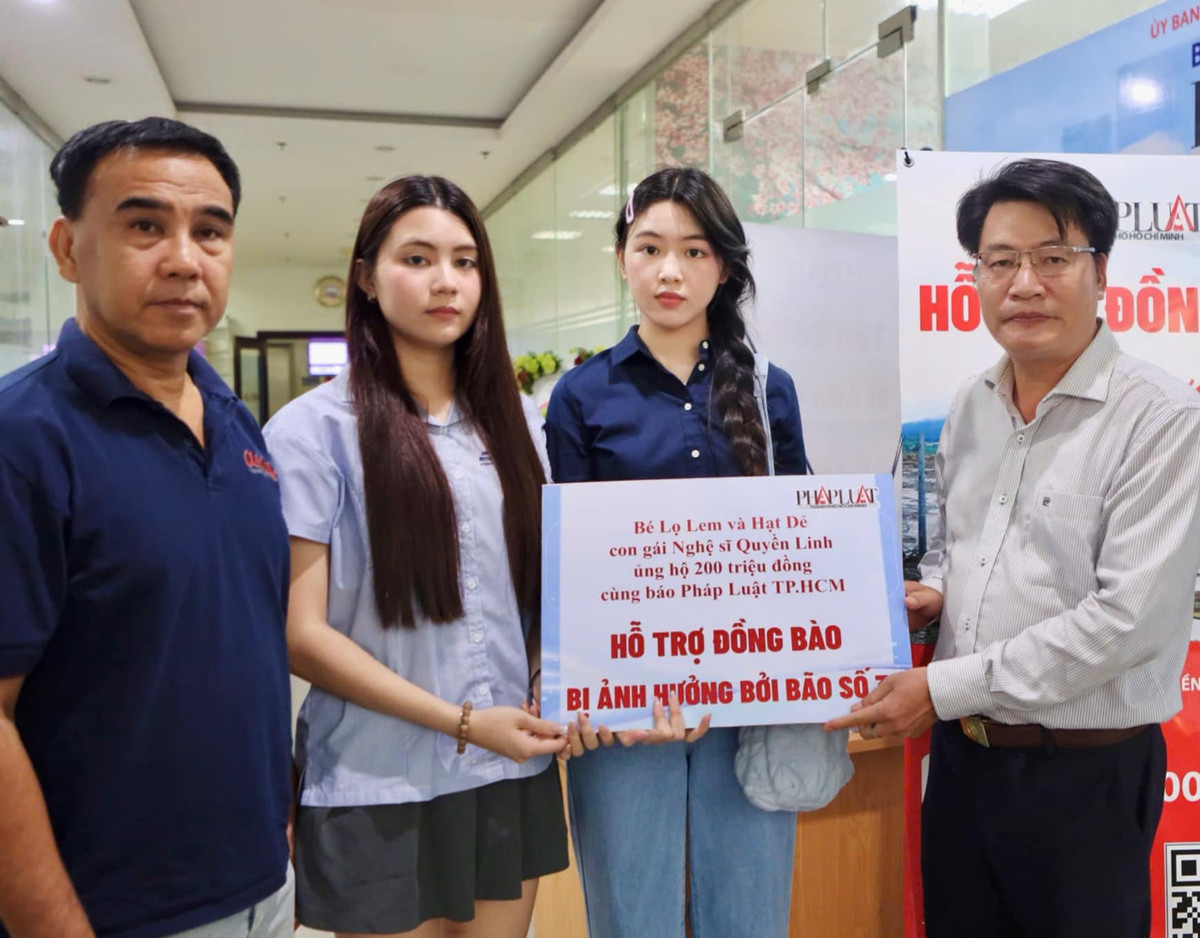 Thời gian qua, hai cô con gái nhà MC Quyền Linh là Lọ Lem và Hạt Dẻ thường xuyên được bố mẹ đưa đến nhiều sự kiện khác nhau.