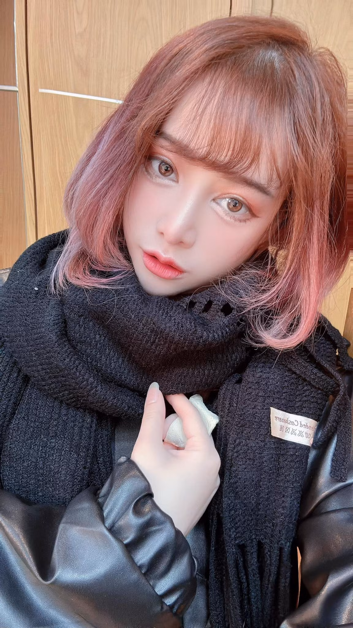 Thường xuyên cosplay thành những nhân vật trong game, truyện tranh, không nhiều người thấy hình ảnh đời thường của nàng coser Hoa Mộc Lan. Vì thế khi cô nàng hé lộ hình ảnh hàng ngày của mình, người hâm mộ cảm thấy vô cùng thích thú.