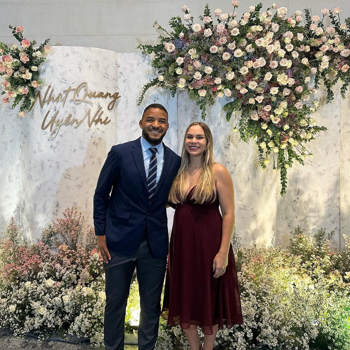 Được biết, gia đình cầu thủ Xuân Son là khách quen của quán chuối chiên hơn 1 năm qua. Trừ những khi thi đấu xa nhà, gần như ngày nào, tiền đạo của tuyển Việt Nam cũng đến mua bánh chuối chiên hoặc đặt qua điện thoại chuyển đến tận nhà.