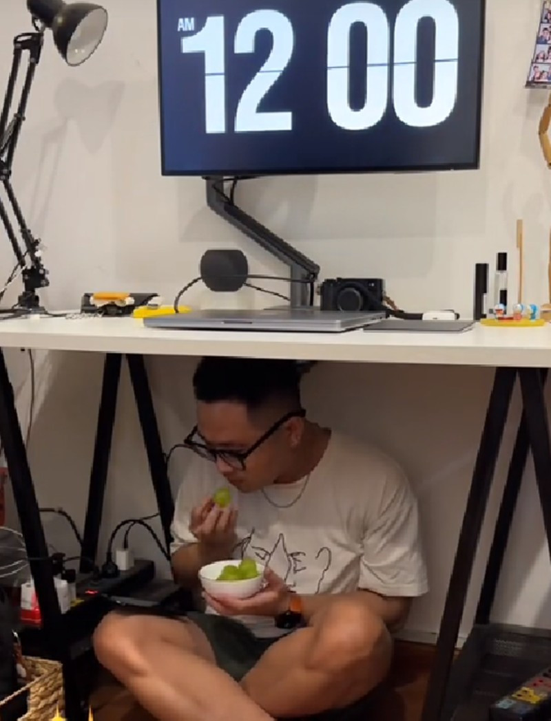 Trong một vài video đăng tải trên mạng xã hội TikTok, nhiều bạn trẻ đã chia sẻ quả ngọt tình yêu của mình vào dịp cuối năm nhờ ăn nho vào giao thừa. Điều này khiến hội độc thân thêm thích thú, càng tích cực đu trend với mong muốn thành công gặp được "real love" trong năm 2025.