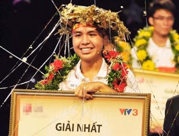 Còn Phan Minh Đức, tham gia vào Chung kết Đường Lên Đỉnh Olympia năm thứ 10, năm đó Minh Đức đã vượt qua 3 nhà leo núi tài ba khác để vươn lên vị trí vô địch của cuộc thi năm đó.