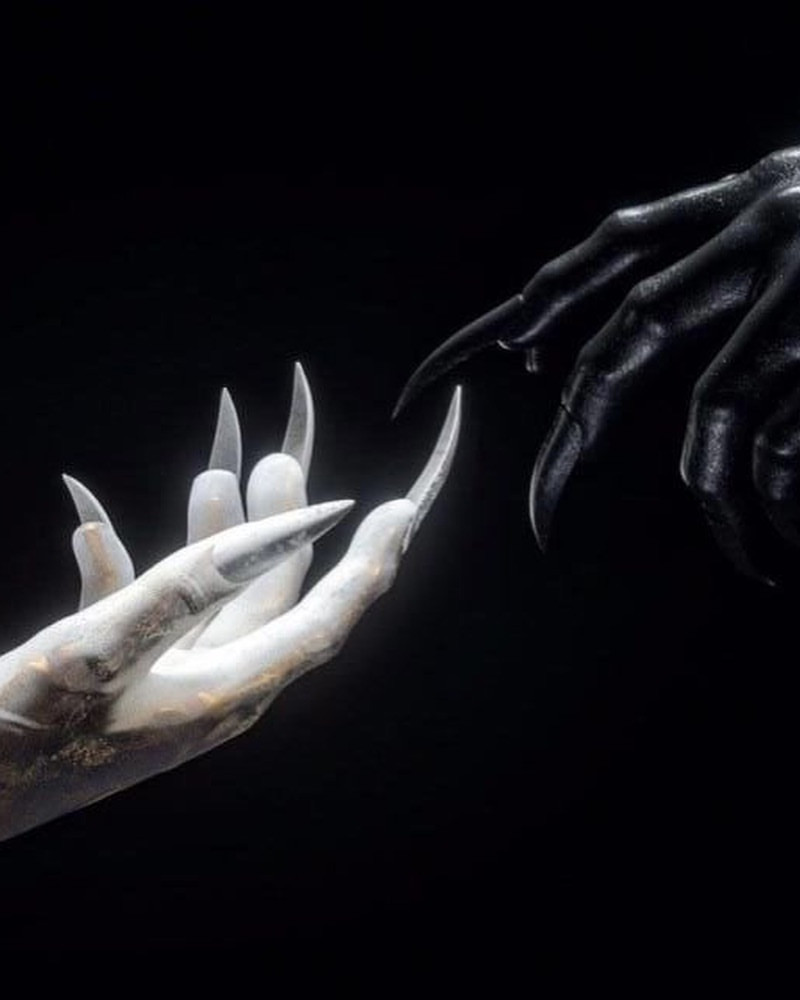 Tuy nhiên cũng có ý kiến bày tỏ: "Đừng nhạy cảm quá, chị ấy chỉ thực hiện một bộ ảnh mang tính nghệ thuật thôi", "bộ ảnh này rất đẹp mà, đừng lôi chuyện tình cảm vào đây".