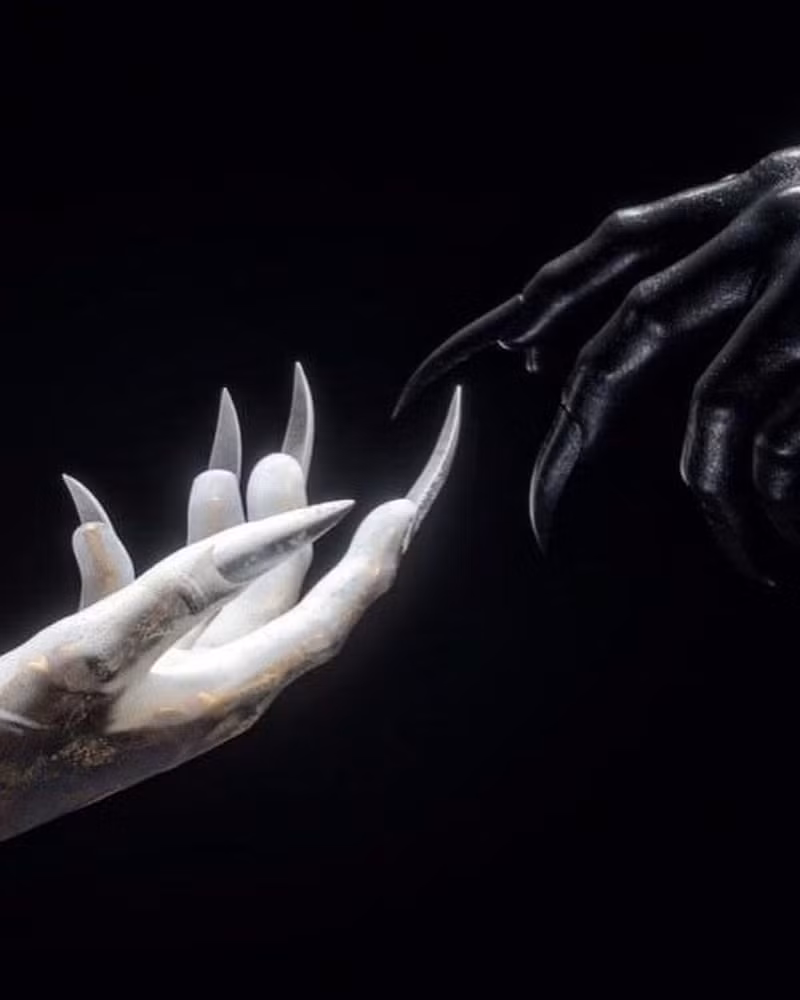 Tuy nhiên cũng có ý kiến bày tỏ: "Đừng nhạy cảm quá, chị ấy chỉ thực hiện một bộ ảnh mang tính nghệ thuật thôi", "bộ ảnh này rất đẹp mà, đừng lôi chuyện tình cảm vào đây".