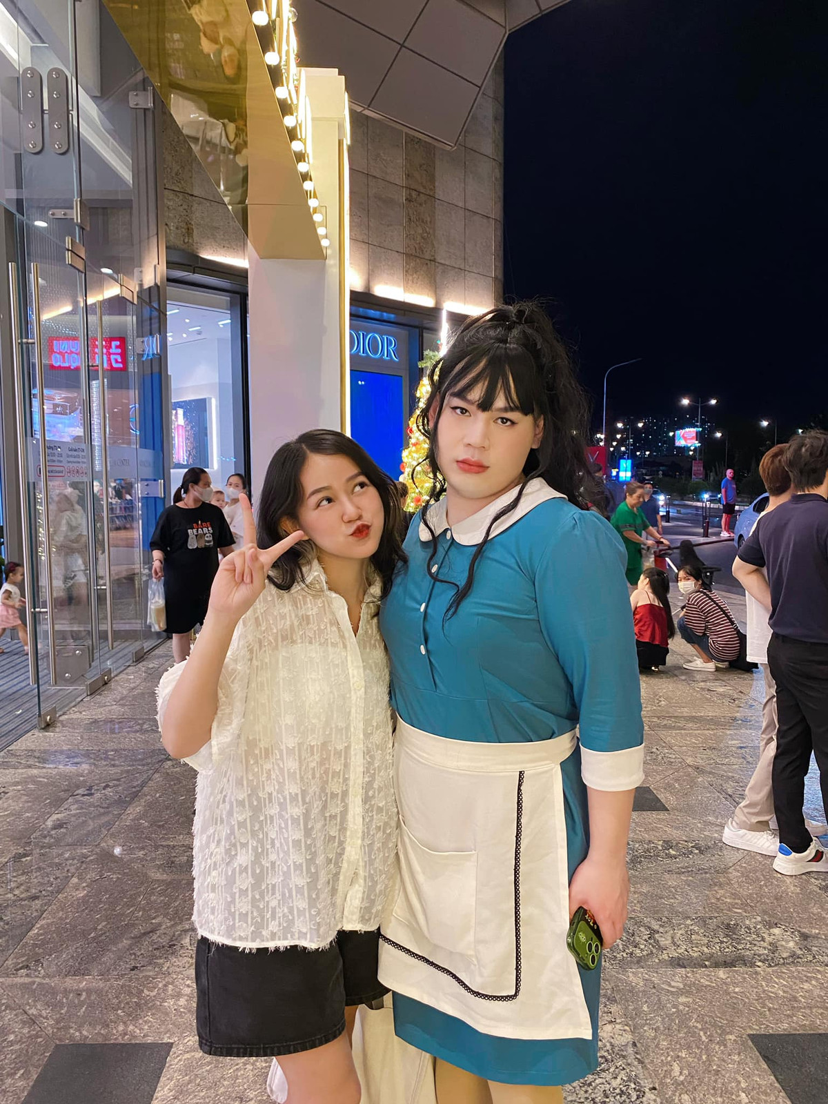 Mặc dù Long Chun khẳng định chắc nịch như vậy nhưng vẫn nhiều ý kiến cho rằng liệu có phải anh chàng chỉ đang làm content hay không. Trước đây Long Chun chưa từng công khai có bạn gái.