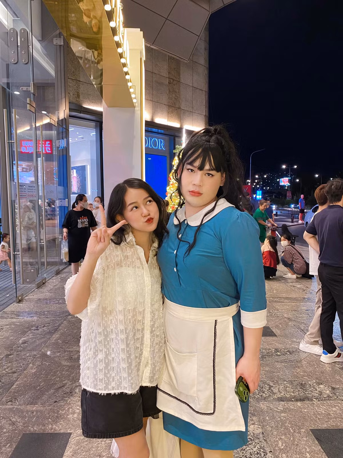 Mặc dù Long Chun khẳng định chắc nịch như vậy nhưng vẫn nhiều ý kiến cho rằng liệu có phải anh chàng chỉ đang làm content hay không. Trước đây Long Chun chưa từng công khai có bạn gái.