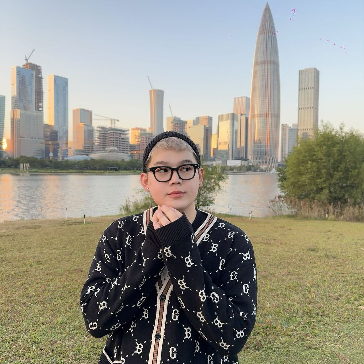 Kênh TikTok của anh thu hút gần 7 triệu người theo dõi nhờ những nội dung hài hước, gần gũi và đầy sáng tạo.