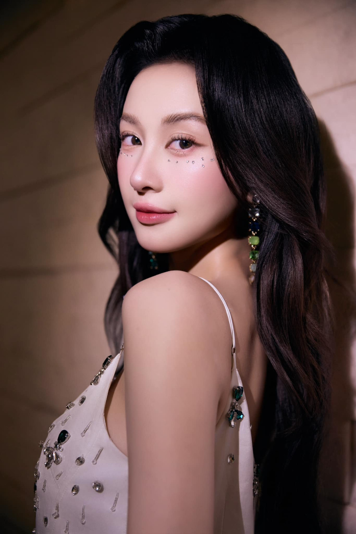 Trên trang cá nhân, cô nàng chủ yếu chia sẻ hình ảnh về công việc, sự kiện mà mình tham dự, ít khi chia sẻ khoảnh khắc trong cuộc sống.