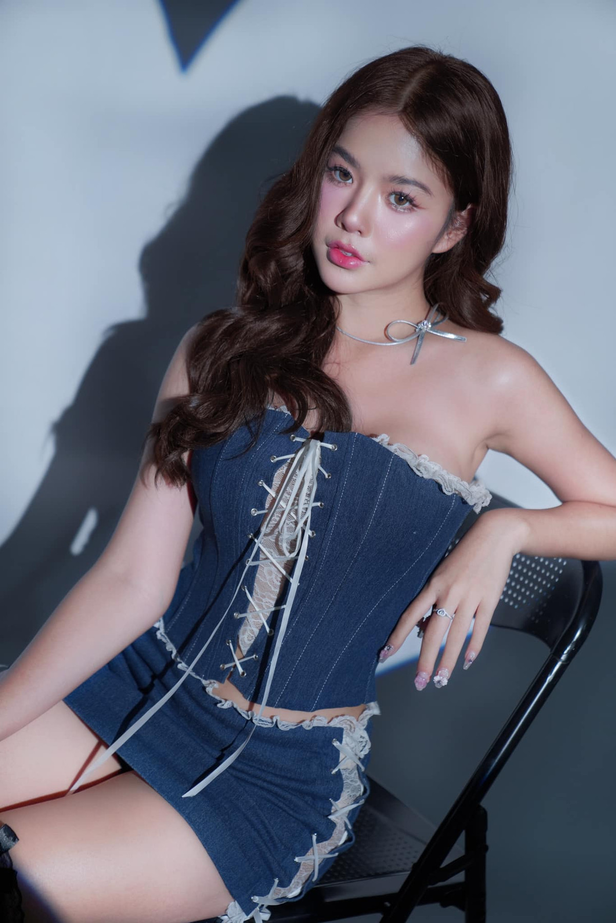 Kawinthip Kodchawong là một trong những hot girl, người mẫu ảnh thế hệ mới ở Thái Lan.