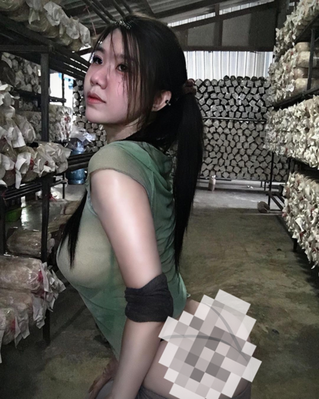 Phong cách thời trang táo bạo của Niparat Konyai trong loạt ảnh trồng nấm đã gây ra không ít tranh cãi. Tuy nhiên, cô nàng vẫn luôn tự tin thể hiện cá tính của mình. (Ảnh: IGNV)