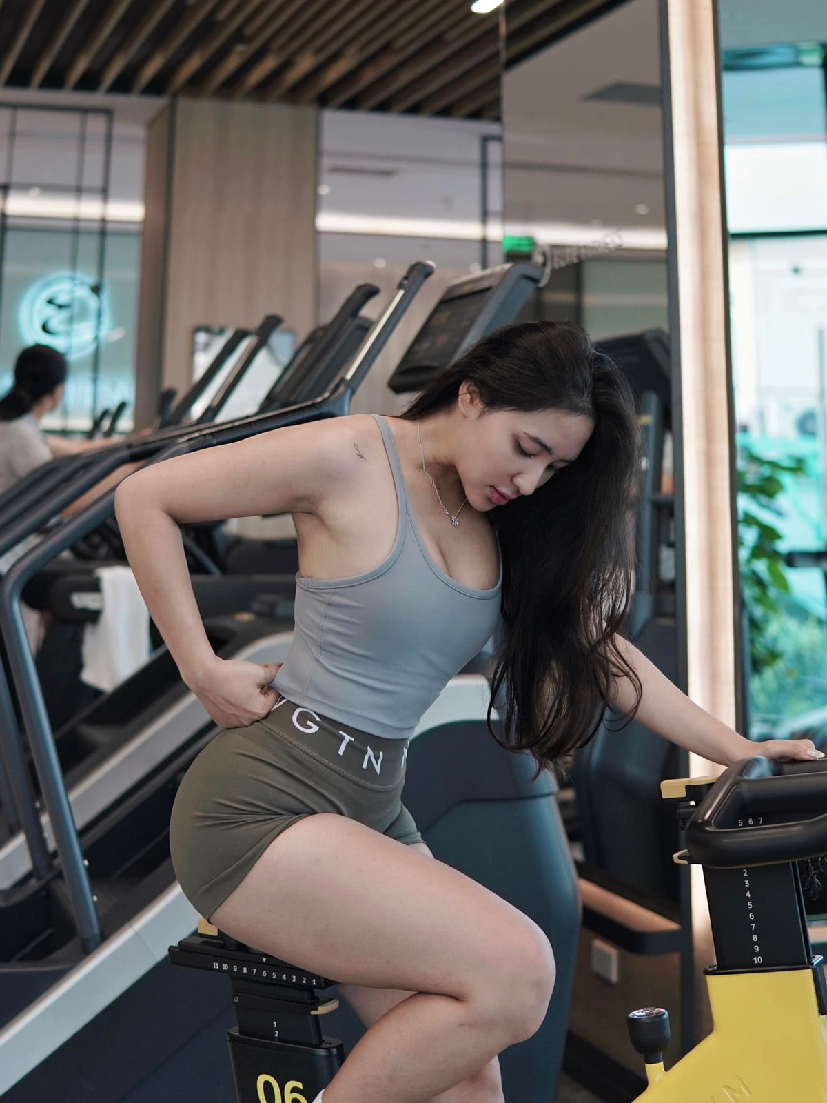 Dù không có hoạt động nghệ thuật nhưng tài khoản mạng xã hội vẫn thu hút rất nhiều người theo dõi. Chỉ tính riêng trên Facebook, cô nàng có hơn 100.000 người follow.