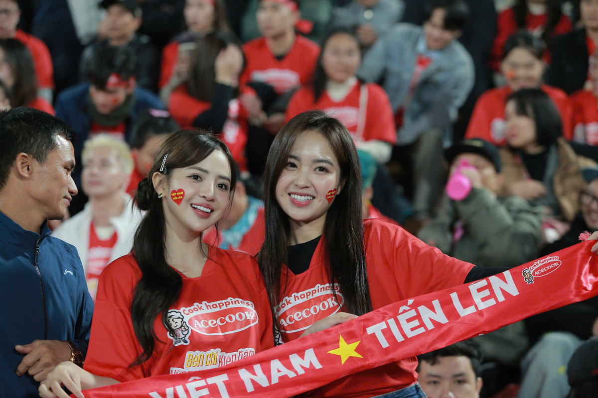 Cô nàng là Lê Phương Anh - một hot girl Hà Thành được khá nhiều người biết đến.