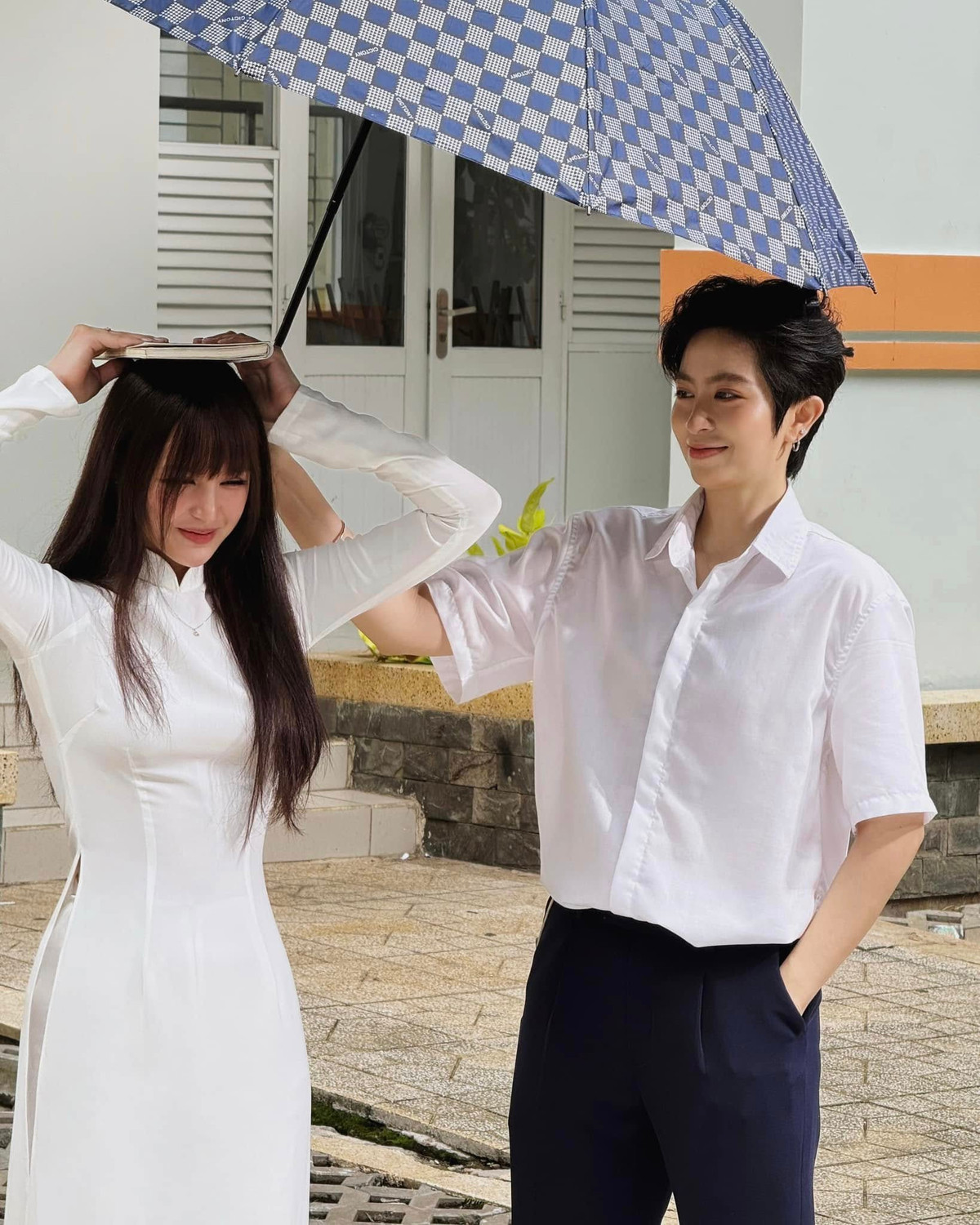 Thậm chí gần đây, cô nàng còn đưa bố mẹ đến cổ vũ Gil Lê tại chương trình "Chị đẹp đạp gió".