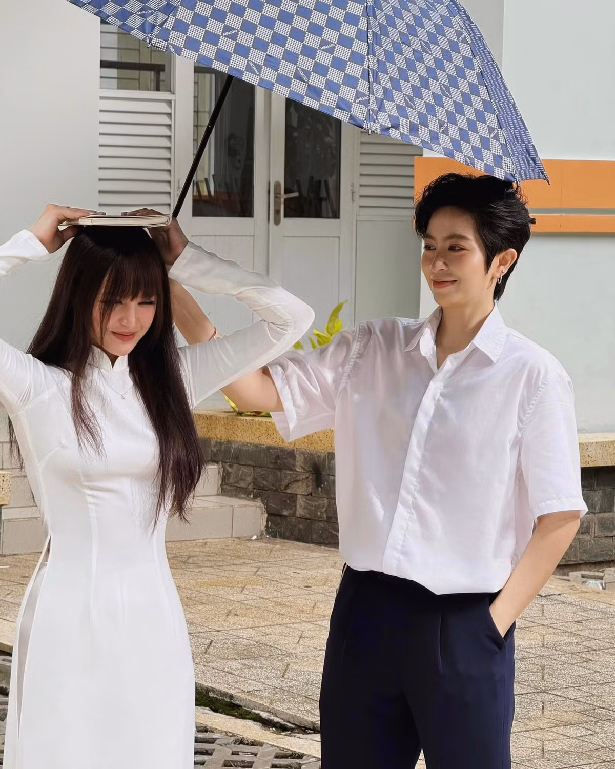 Thậm chí gần đây, cô nàng còn đưa bố mẹ đến cổ vũ Gil Lê tại chương trình "Chị đẹp đạp gió".