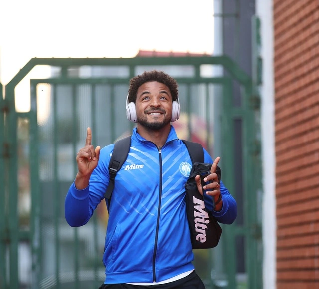 Cao lớn (1m86), mạnh mẽ, giàu tốc độ và kỹ thuật, Nguyễn Xuân Son chính là hình mẫu của các trung phong trong bóng đá hiện đại: Tốc độ tốt, chơi đầu tốt, giữ bóng tốt. (Ảnh: FBNV)