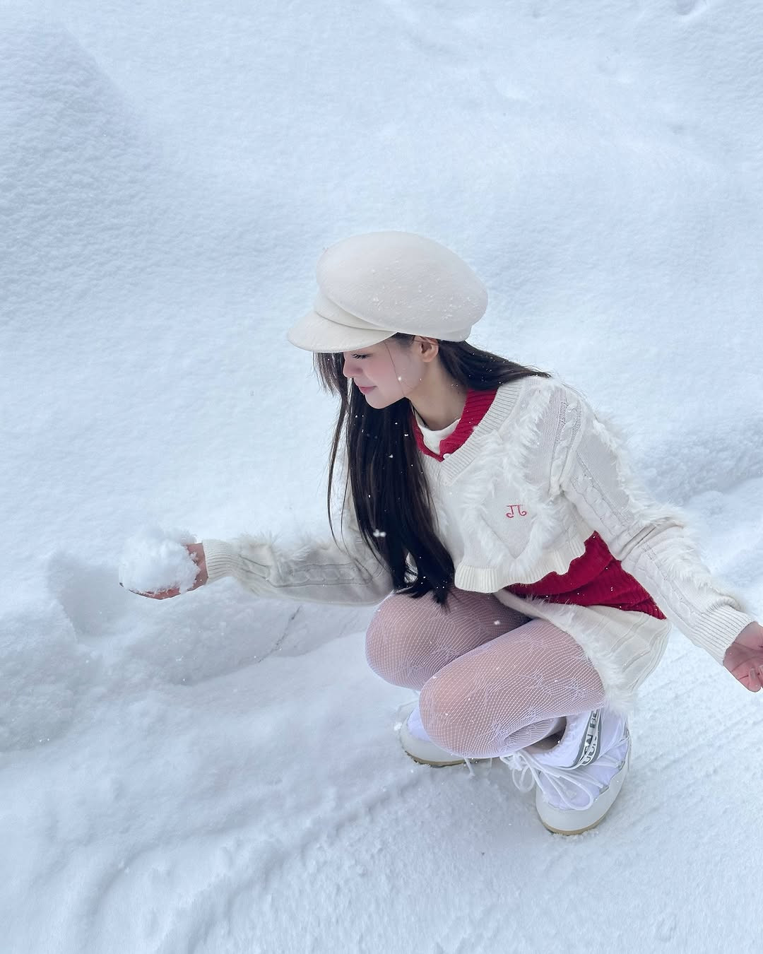 Thường xuất hiện với hình ảnh nữ tính, lần khoe dáng táo bạo này của Mai Hương khiến nhiều người bất ngờ.