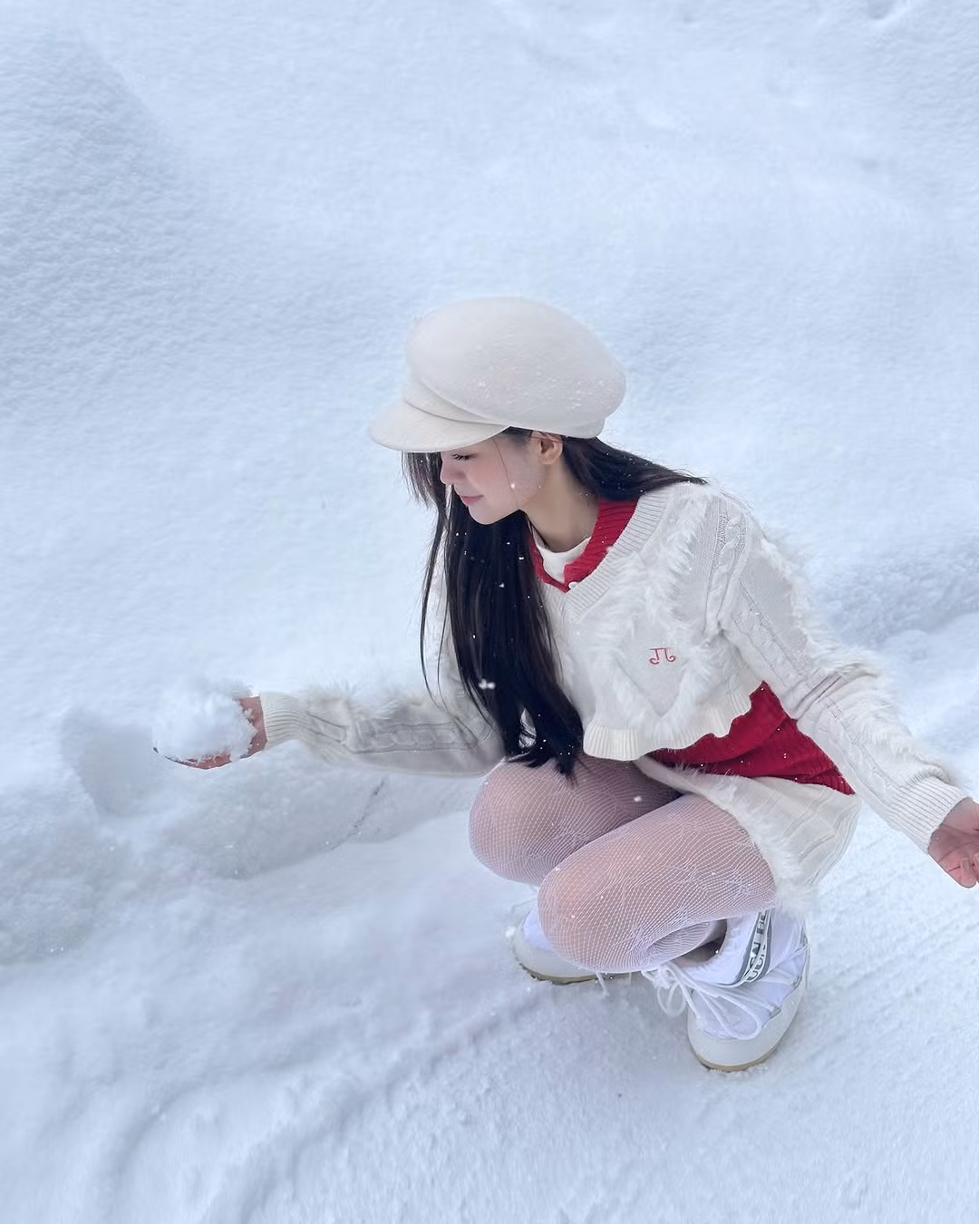 Thường xuất hiện với hình ảnh nữ tính, lần khoe dáng táo bạo này của Mai Hương khiến nhiều người bất ngờ.