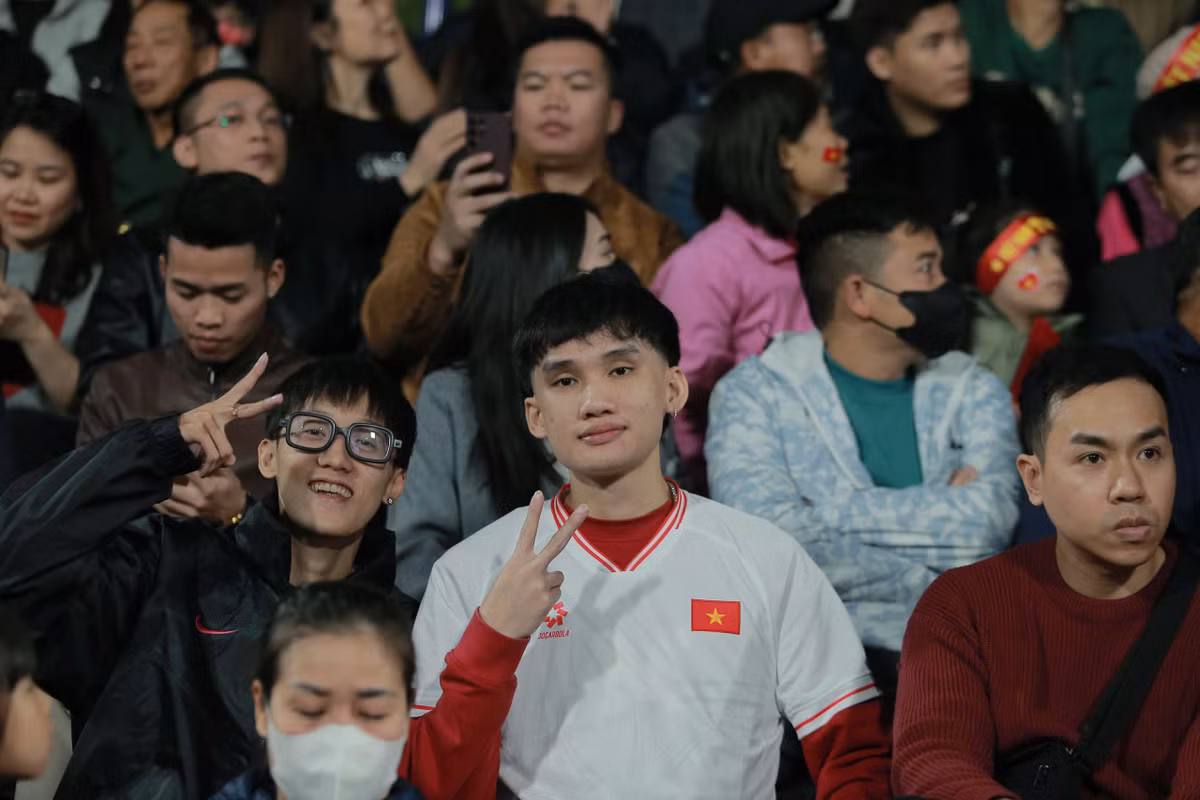 Ngoài ra, nhiều gương mặt nổi tiếng khác như streamer Boongminz cũng có mặt trên khán đài để cổ vũ cho ĐT Việt Nam.
